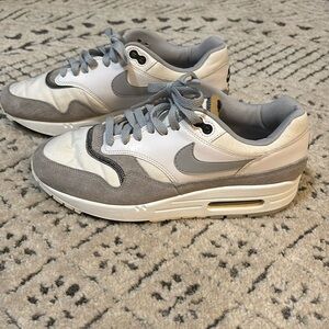 Nike Air Max 1 Wolf Grey White EU 40.5 Womens 9.5 mens 7.5